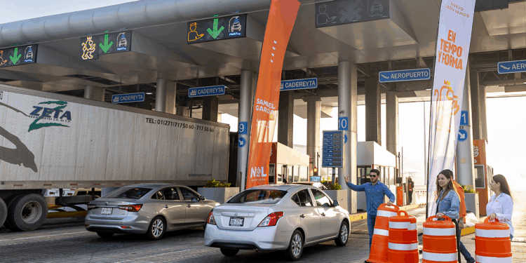 Abre Gobernador Autopista al Aeropuerto de forma gratuita