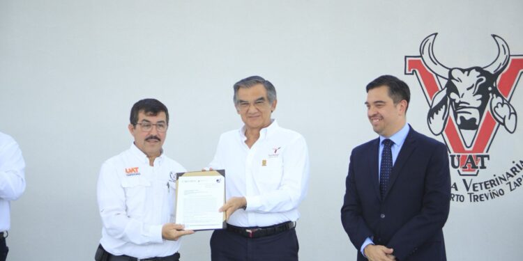 Américo Villarreal recibe ampliación de certificación TIF para el rastro de la UAT