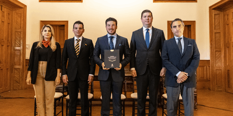 Con la Nueva Constitución, más autónoma, actualizada y federalista del país, NL es primer lugar en todo; Samuel García