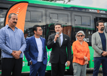 Entrega Gobernador 16 nuevas unidades para ruta 224 Cometas, Mty- Gpe – Juárez