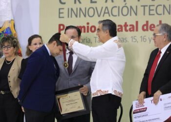 Entrega gobernador Premio Estatal de Ciencias, Creatividad e Innovación Tecnológica