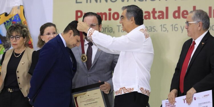Entrega gobernador Premio Estatal de Ciencias, Creatividad e Innovación Tecnológica