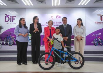 Entregan Gobierno, DIF Tamaulipas y Fundación Telmex Telcel bicicletas del programa “Ayúdame a llegar”