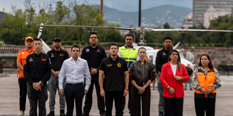 Envía Samuel García ayuda humanitaria y equipos de rescate hacia Veracruz