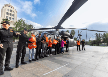 Gobernador da banderazo a segundo envío de ayuda para Veracruz a través de Black Hawk