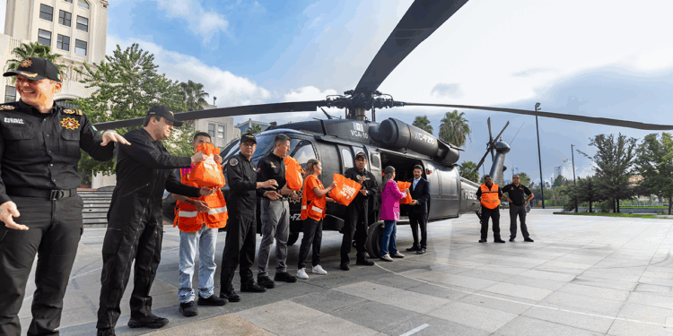 Gobernador da banderazo a segundo envío de ayuda para Veracruz a través de Black Hawk