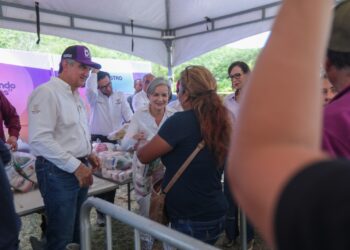 Llevan Américo y María la brigada Transformando Familias hasta el municipio de San Nicolás