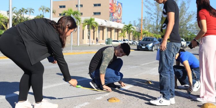 Con visión humanista estudiantes de la UAT transforman cruces peatonales