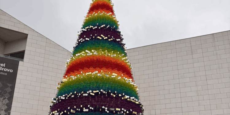 Invita 3 Museos al Encendido del pino navideño del MHM