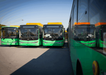 Nuevo León acelera hacia el primer lugar en movilidad con la entrega de 60 nuevas unidades de transporte