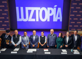 Nuevo León ilumina la temporada con Luztopía 2025 en el Parque Fundidora