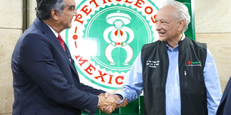 Revisan gobernador Américo Villarreal y director de Pemex proyectos estratégicos para Tamaulipas