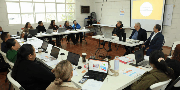 Secretaría de Educación capacita a 50 mil docentes en el uso innovador de la IA en el aula