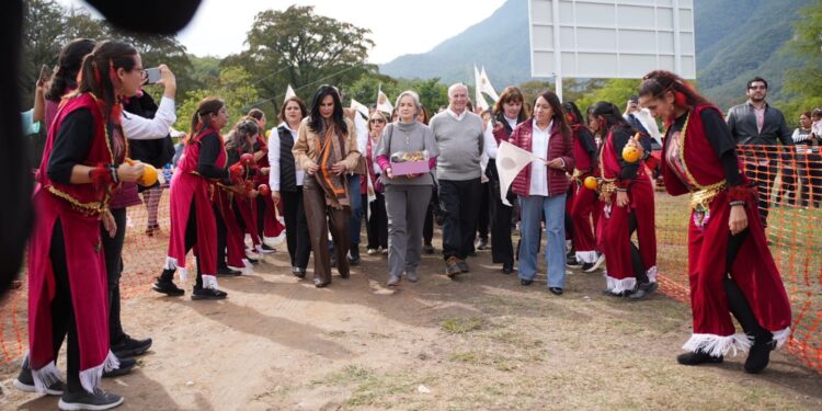 Entrega María de Villarreal las pupilas de la Virgen de la Misericordia