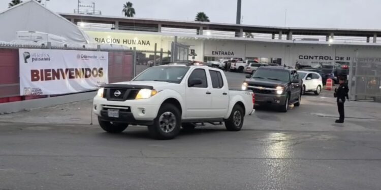 Más de cuatro mil vehículos de paisanos ingresan a Tamaulipas por Nuevo Laredo