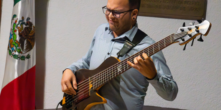 Deleitan con su jazz en la Casa de la Cultura de NL