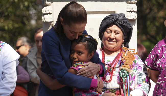 Develación de esculturas de mujeres ancestras en el Paseo de las Heroínas, símbolo firme contra el racismo, clasismo y machismo: Presidenta