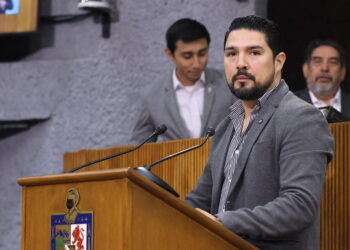 Exigen frenar abusos en escuelas privadas por cobros excesivos