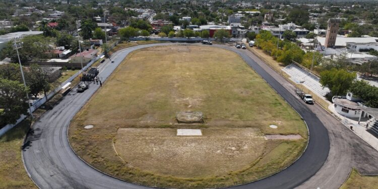 Avanza rehabilitación de la pista del estadio Zaragoza en El Mante