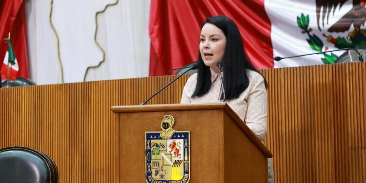 Propone Brenda Velázquez pago con tarjeta bancaria en transporte público en NL