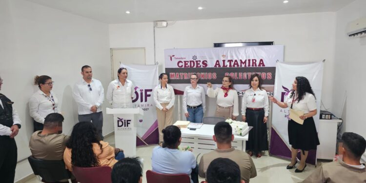 Celebran matrimonios colectivos en CEDES Altamira