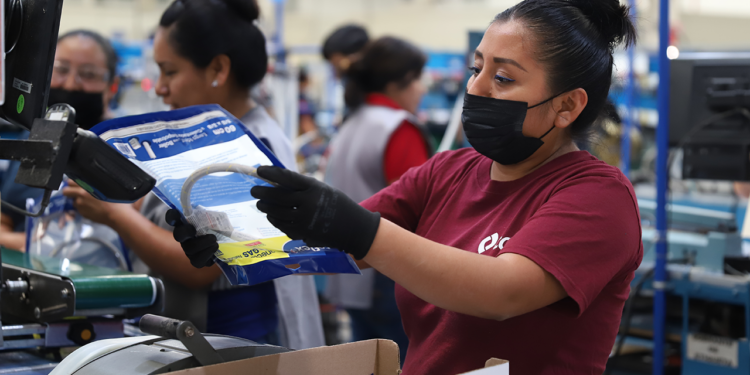 Consolida Nuevo León primer lugar en empleo IMMEX en 2025
