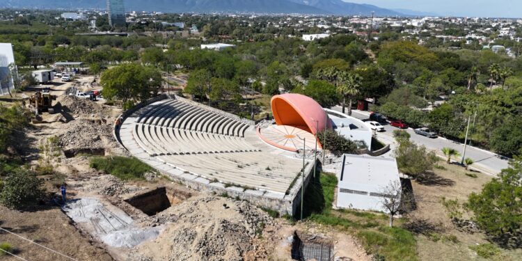 Construye Gobierno de Tamaulipas cubierta sobre concha acústica del parque Siglo XXI en Victoria