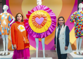 El universo de color de Agatha Ruiz de la Prada se despide del Centro de las Artes