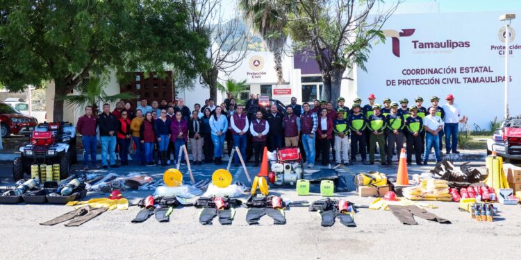 Entrega Gobierno del Estado equipo a Protección Civil para enfrentar incendios forestales