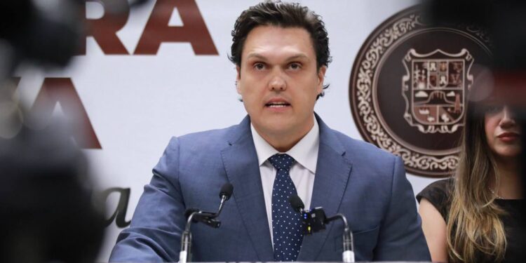 Llama Presidente del Congreso a denunciar a Francisco “N” tras revocación de amparo