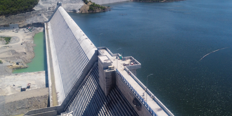 Presa León recibe reconocimiento internacional por su innovación en infraestructura hídrica