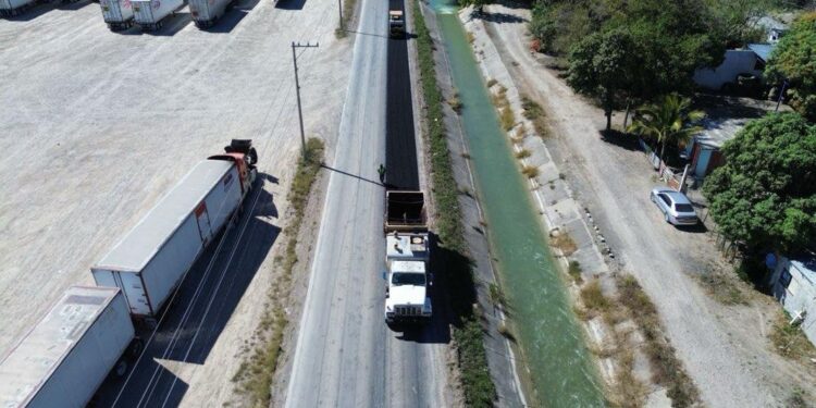 Realiza gobierno de Américo trabajos de conservación en carretera estatal Estación Calles-Xicoténcatl