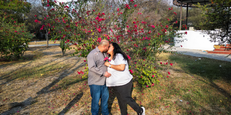 Un amor que esperó nueve años para decir «sí» frente a su hija