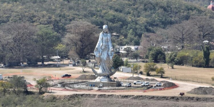 Embellece Gobierno del Estado el monumento a la Virgen de El Chorrito con moderna plazoleta