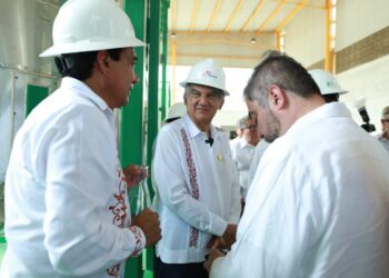 Gobernador constata avance de planta de combustibles alternativos en Altamira