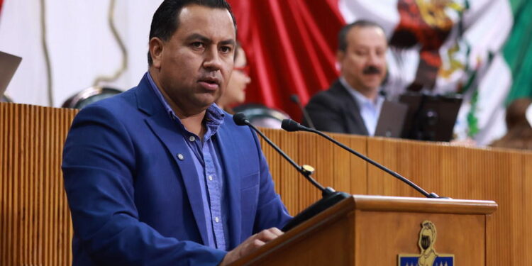 Exhorta José Manuel Valdez garantizar becas educativas en zona rural