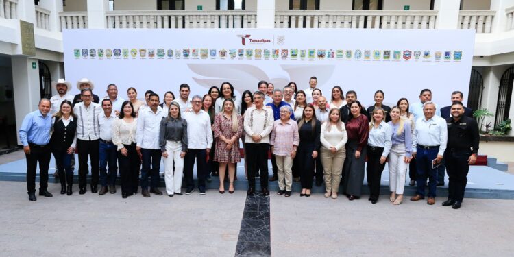 Recibe Américo cartera de proyectos 2026 y exhorta a munícipes a ejercer recursos con honestidad