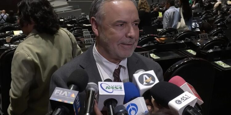 Descarta Morena “gasolinazo” pese a alza global por conflicto en Medio Oriente