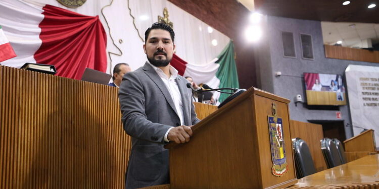 Diputado va por custodia de mascotas en divorcios; busca sacarlas del “vacío legal” en Nuevo León