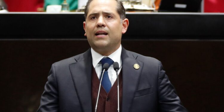 Va PVEM por pausas obligatorias en el trabajo; buscan frenar sedentarismo y elevar productividad