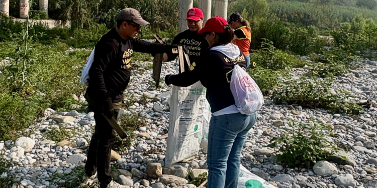 Retiran voluntarios 70 toneladas de residuos y 1752 llantas de río Santa Catarina