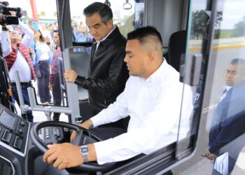 Supervisa gobernador unidades del nuevo sistema de transporte público de Tamaulipas