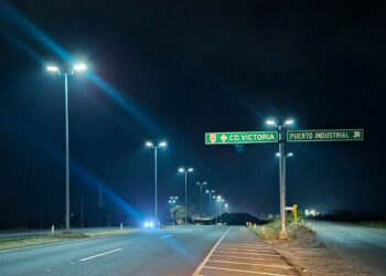 Construye Gobierno del Estado alumbrado público solar en carretera Tampico-Mante
