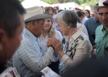 DIF Tamaulipas acerca servicios gratuitos a familias de Llera con la brigada Transformando Familias