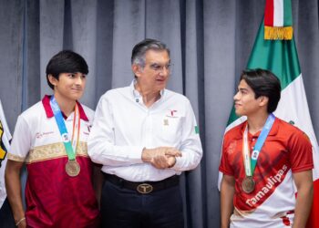 Recibe gobernador a históricos campeones tamaulipecos
