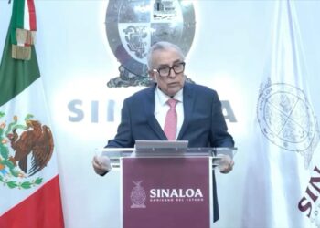 Niega acusaciones y se aparta del cargo; Congreso designa a nueva gobernadora para enfrentar la crisis