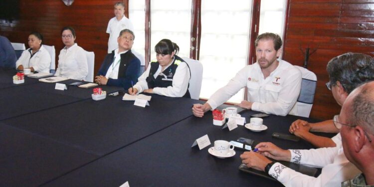 Coordinan acciones para atender mancha de hidrocarburo en el río Pánuco