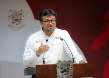 Capacitan a más de mil 800 gasolineros en cumplimiento y regulación
