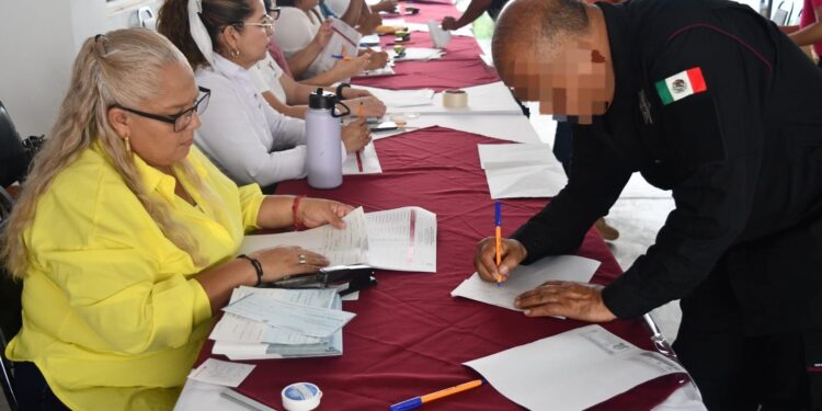 Inicia SSPT entrega de becas para fortalecer la educación de servidores públicos y sus familias
