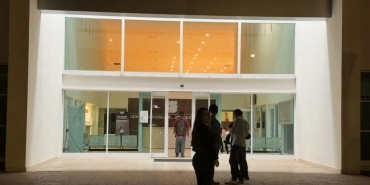 Jueza frena intento de YAC por cerrar audiencia; Fiscalía la imputa por compras de despensas por 985 mdp.